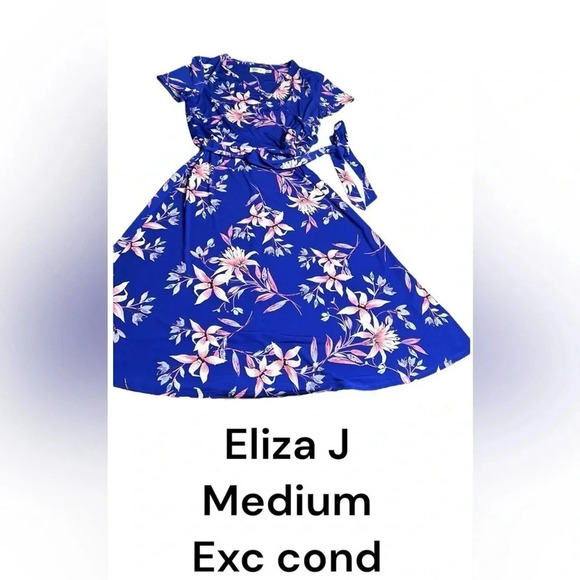 ELIZA J faux wrap floral dress. Fit&flare,belted,surplice, cap sleeves, - Picture 2 of 10